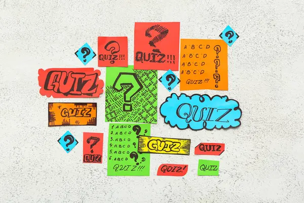 Paper Quiz Cards Question Marks Grunge White Background — Stock Photo, Image