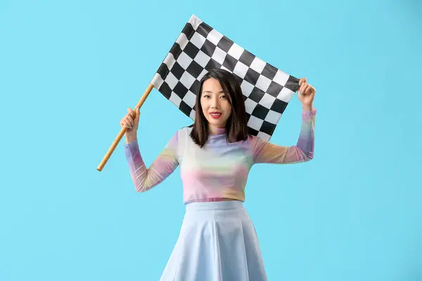 Mooie Aziatische Vrouw Met Race Vlag Blauwe Achtergrond — Stockfoto