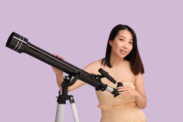 Young Asian Woman Telescope Lilac Background — Stock Photo, Image