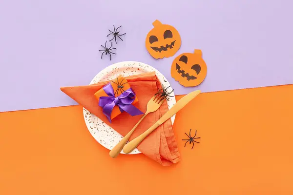 배경에 상자와 거미와 할로윈 테이블 — 스톡 사진
