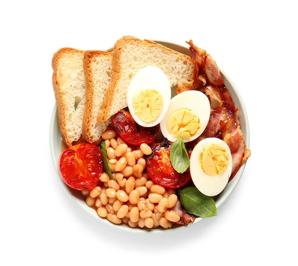 Beyaz Arka Planda Haşlanmış Yumurtalı Lezzetli Ngiliz Kahvaltısı — Stok fotoğraf