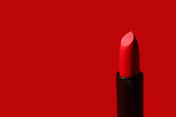 Stijlvolle Lippenstift Rode Achtergrond Close — Stockfoto