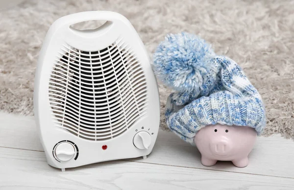 Elektrische Ventilator Verwarming Spaarpot Hoed Vloer Verwarmingsseizoen — Stockfoto