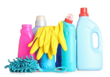 Temizleme ürünleri, beyaz arka plan üzerinde küme