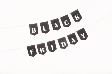 İp ve bayraklar beyaz arkaplanda Siyah Cuma metni ile