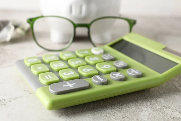 Calculadora Verde Sobre Mesa Grunge Gris Primer Plano —  Fotos de Stock
