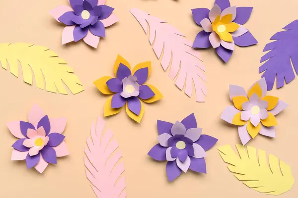 Coloridas Flores Origami Con Hojas Sobre Fondo Beige —  Fotos de Stock