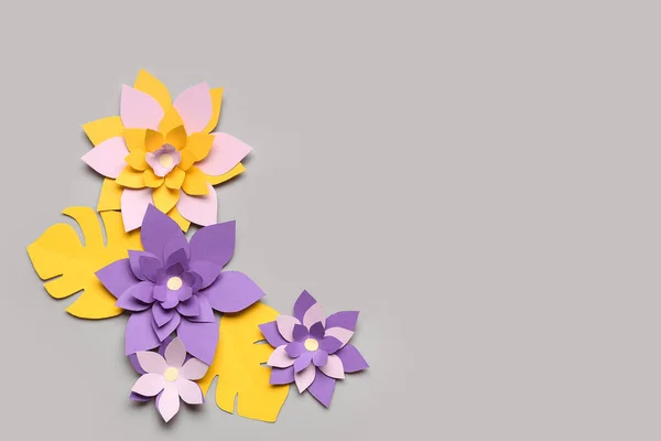Quadro Feito Flores Origami Coloridas Com Folhas Fundo Cinza — Fotografia de Stock