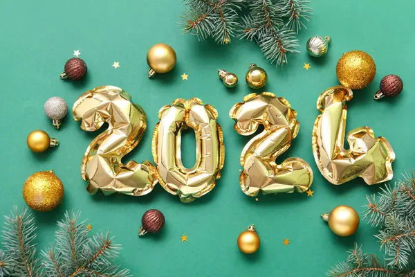 Figure 2024 Made Balloons Fir Branches Christmas Balls Green Background — Stock Photo, Image