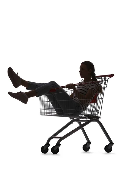 白い背景のショッピングカートに座っている若い女性のシルエット — ストック写真