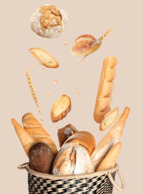 Bej arka planda farklı fırın ürünleri sepete düşüyor