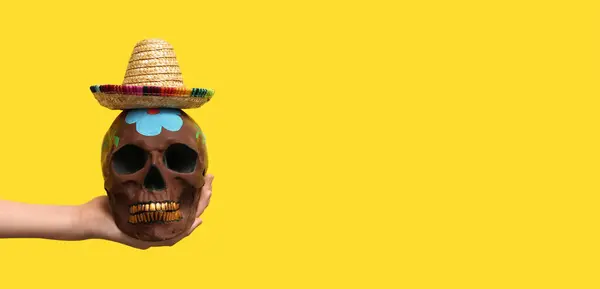 Hand Holding Painted Skull Mexico Day Dead Dia Muertos Somrero — Stock Photo, Image