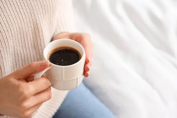 Vrouw Met Kopje Heerlijke Koffie — Stockfoto