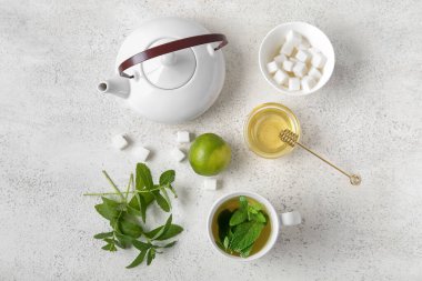 Naneli çaydanlık, yeşil çay, limon ve ballı grunge light fon