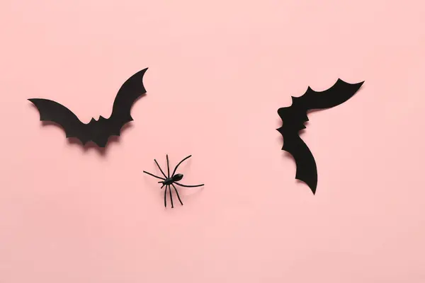 Χάρτινες Νυχτερίδες Και Αράχνη Για Αποκριάτικο Πάρτι Ροζ Φόντο — Φωτογραφία Αρχείου