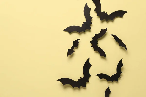 Papierowe Nietoperze Imprezę Halloween Żółtym Tle — Zdjęcie stockowe