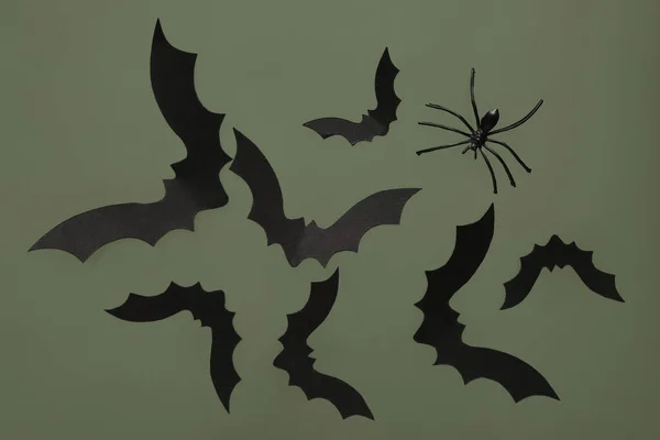 Χάρτινες Νυχτερίδες Και Αράχνη Για Αποκριάτικο Πάρτι Πράσινο Φόντο — Φωτογραφία Αρχείου