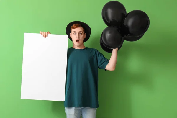 Jeune Homme Choqué Avec Affiche Vierge Ballons Sur Fond Vert — Photo