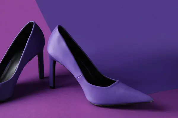 Stylish Purple High Heels Color Background — Stock Photo, Image