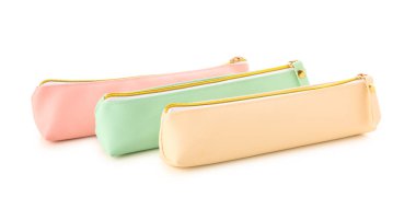 Beyaz arkaplanda kalem kutuları