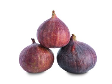 Beyaz arka planda izole edilmiş taze incirler.