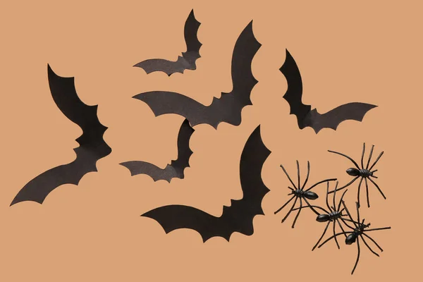 Papieren Vleermuizen Spinnen Voor Halloween Feest Beige Achtergrond — Stockfoto
