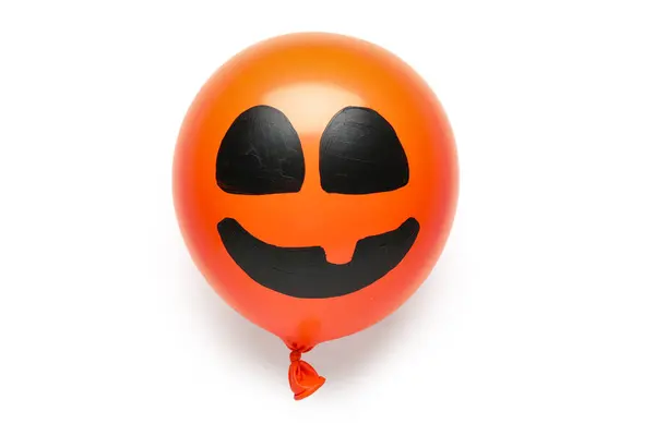 Lucu Halloween Balon Oranye Pada Latar Belakang Putih — Stok Foto