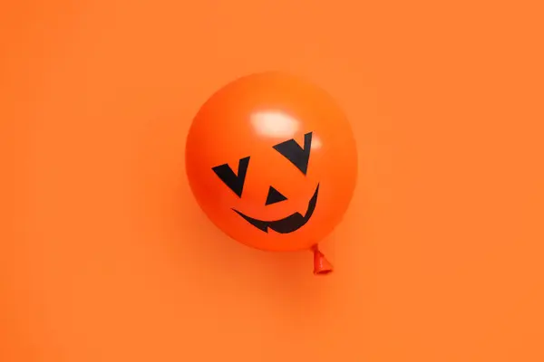 Balão Laranja Halloween Engraçado Fundo Cor — Fotografia de Stock