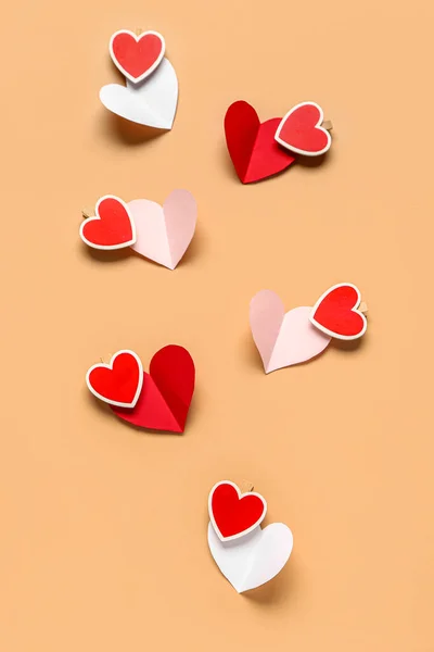 Όμορφες Καρδιές Από Χαρτί Πορτοκαλί Φόντο Εθνική Ημέρα Γλυκύτερη — Φωτογραφία Αρχείου