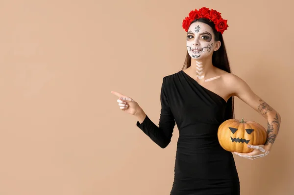Young Woman Dressed Dead Bride Halloween Party Pumpkin Pointing Something — Stock Photo, Image