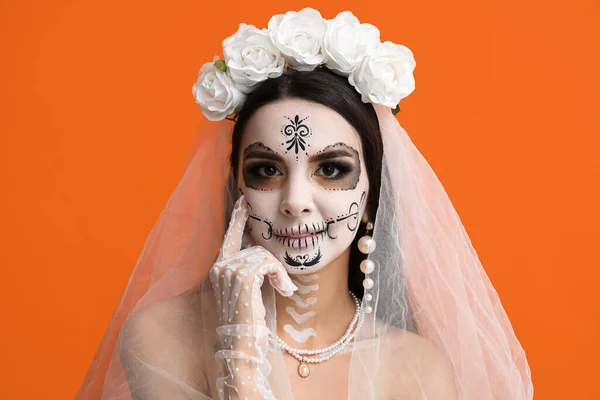 Krásná Mladá Žena Oblečená Jako Mrtvá Nevěsta Halloween Party Oranžovém — Stock fotografie