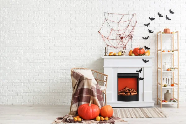 Innenraum Des Wohnzimmers Halloween Mit Kamin Und Papierfledermäusen Dekoriert — Stockfoto