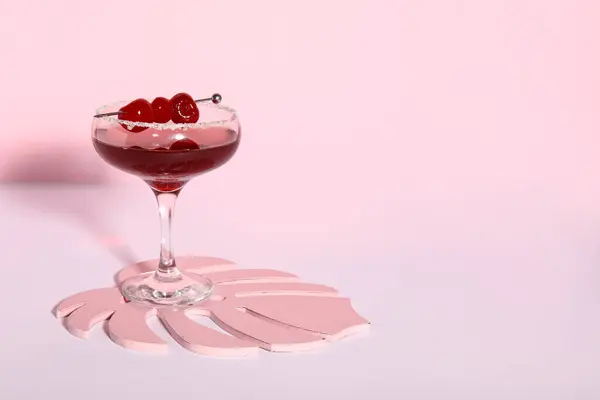 Glass Cosmopolitan Cocktail Cherries Pink Background — Stock Photo, Image