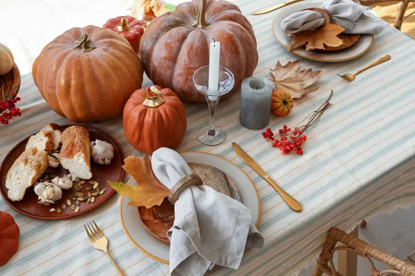 Autumn Setting Pumpkins Dining Table Room Closeup — Stock Photo, Image