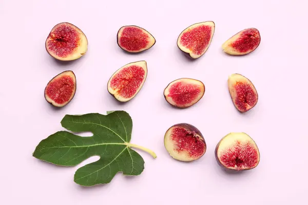 Cut Fresh Figs Leaf Lilac Background — Stock Photo, Image