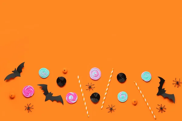 Halloween Összetétele Denevérek Pókok Édesgyökér Cukorka Narancssárga Alapon — Stock Fotó
