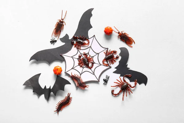 Beyaz Arka Planda Şeker Böcekleri Yarasalarla Cadılar Bayramı Kompozisyonu — Stok fotoğraf