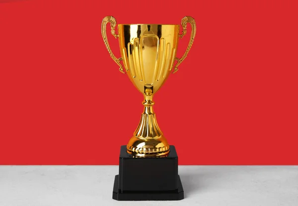 Gold Cup Table Red Wall — Stock Photo, Image