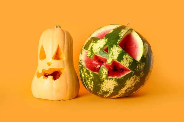 Zucca Intagliata Anguria Halloween Sfondo Arancione — Foto Stock