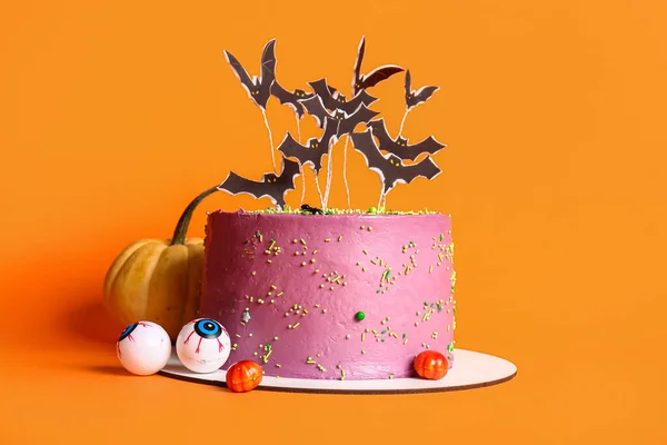 오렌지 배경에 할로윈 맛있는 케이크 — 스톡 사진
