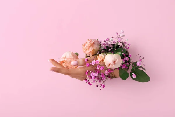 Female Hand Flowers Visible Hole Pink Paper — Stock Photo, Image