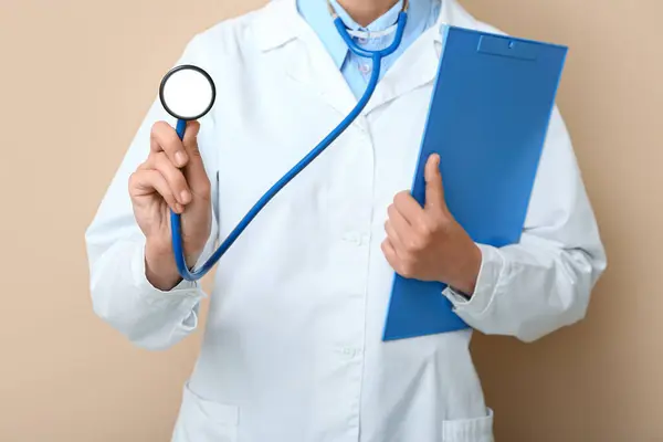 Female Doctor Stethoscope Clipboard Beige Background — Stock Photo, Image