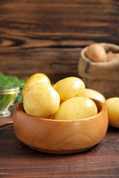 Bowl Cartofi Cruzi Fundal Din Lemn — Fotografie, imagine de stoc
