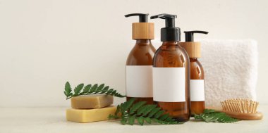 Beyaz arka planda spa malzemeleri seti