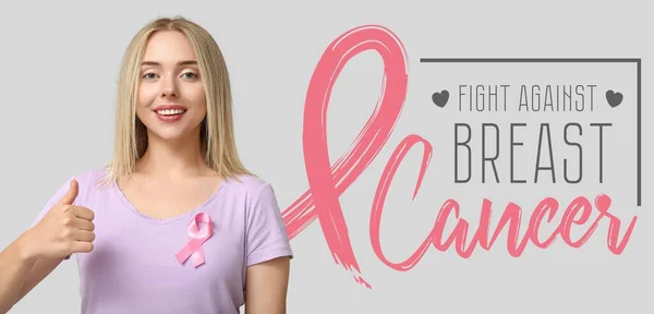Молодая Женщина Розовой Лентой Сером Фоне Борьба Раком Молочной Железы — стоковое фото