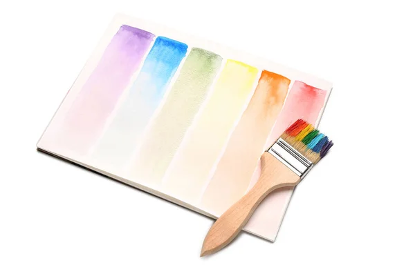 Štětec List Papíru Barvami Tahy Bílém Pozadí — Stock fotografie