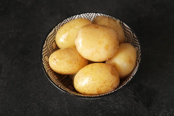 Bowl Raw Potatoes Black Background — Stock Photo, Image