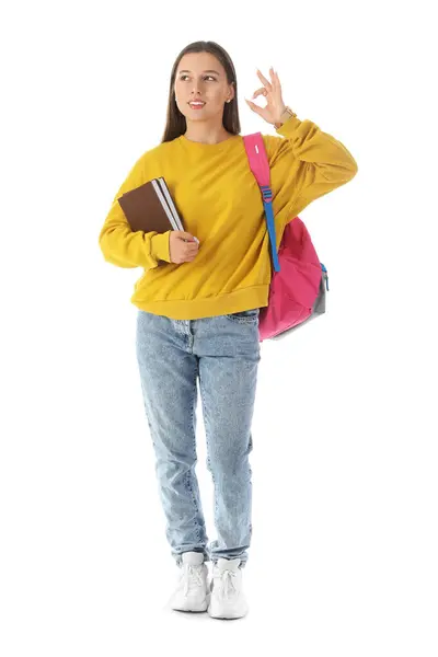 Szczęśliwa Studentka Plecakiem Książkami Pokazującymi Gest Białym Tle — Zdjęcie stockowe