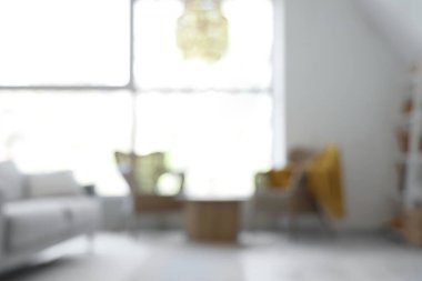 Koltuklu oturma odasının bulanık görüntüsü