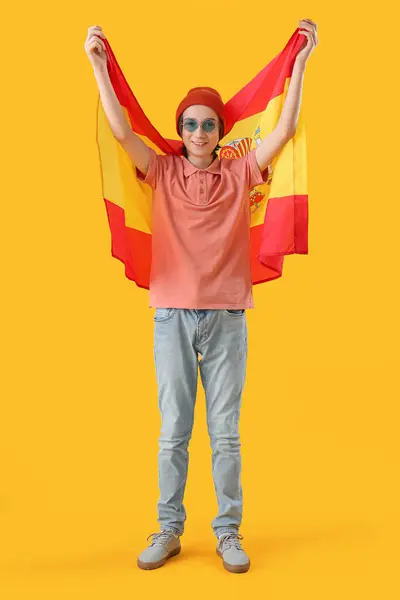 Adolescente Con Bandera España Sobre Fondo Amarillo — Foto de Stock